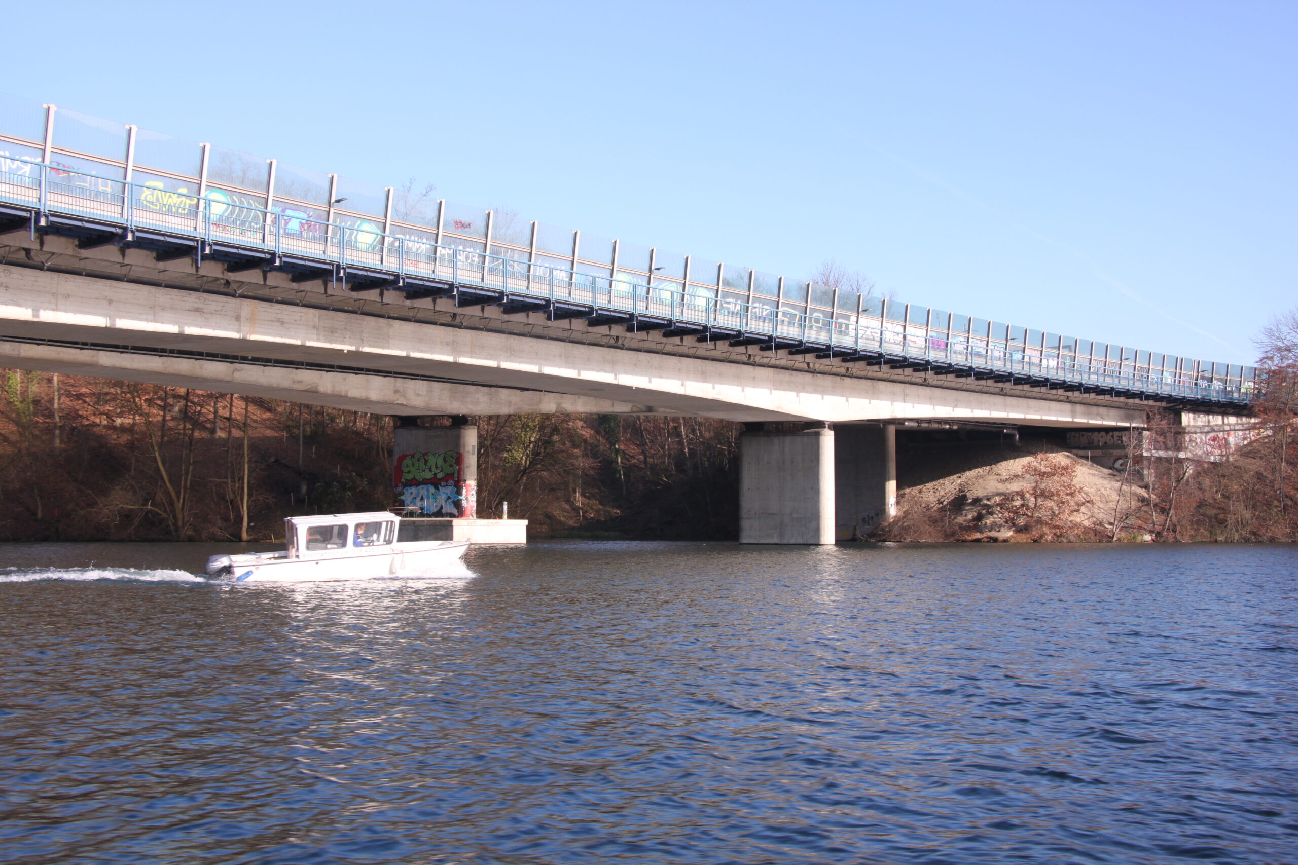 Fahrschulboot bei der Limmatbrücke